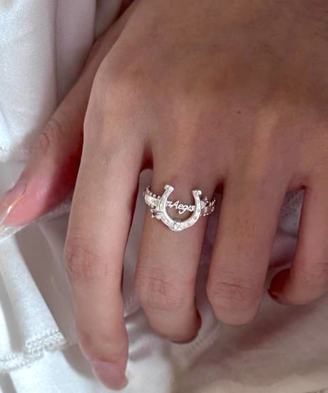 Horse shoe star ring