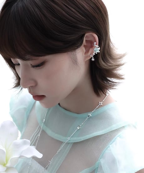 Mist mint lily ear cuff