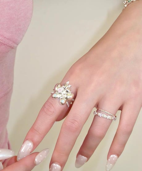 Rabbit ribbon ring