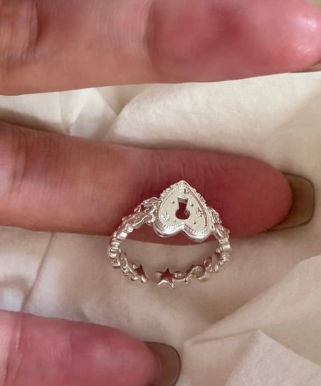 Heart padlock ring