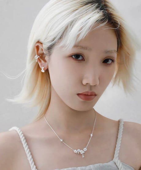Daisy bloom ear cuff