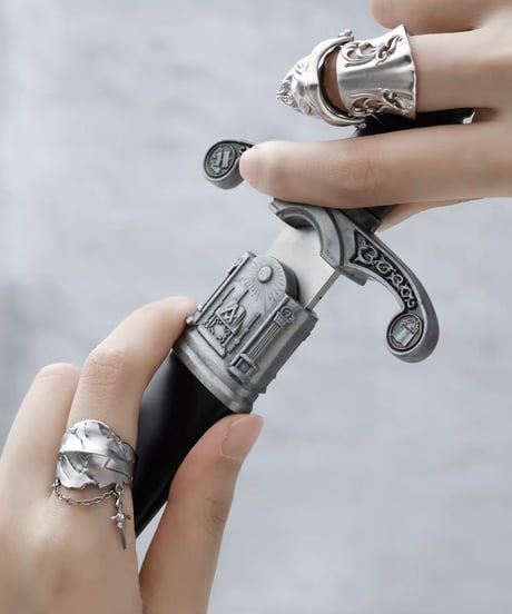 Knight’s relic charm ring