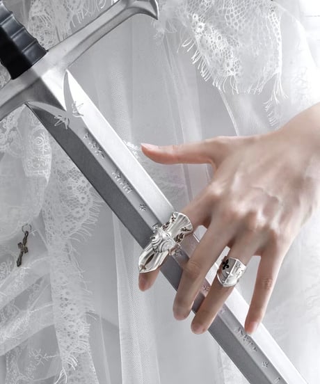 Knight’s relic finger cot ring
