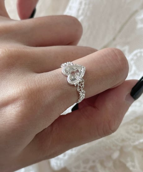 Heart padlock ring