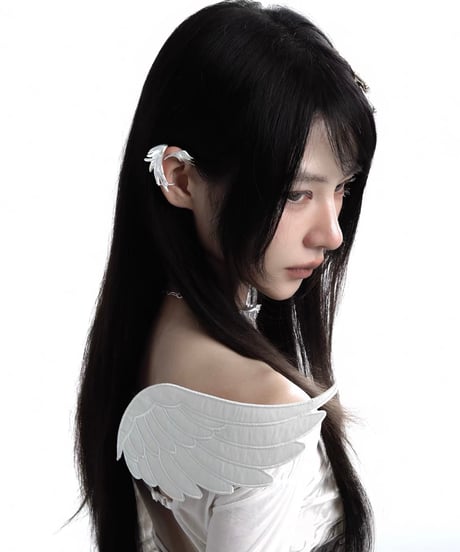 Angel's embrace ear cuff