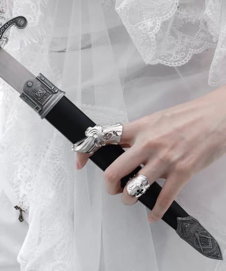 Knight’s relic finger cot ring