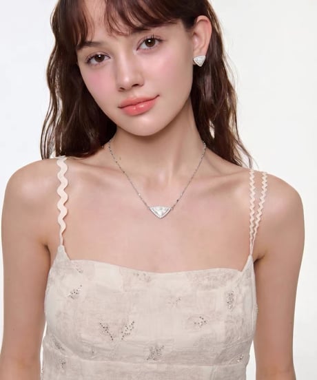 Flora triangle white necklace