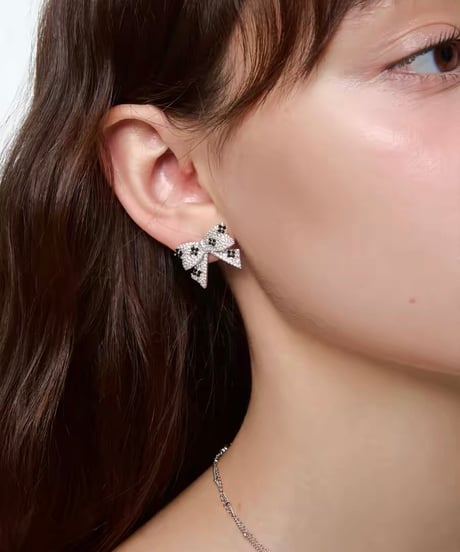 Black petal pierce