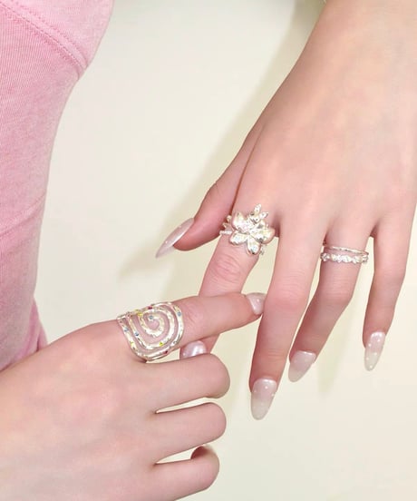 Rabbit ribbon ring