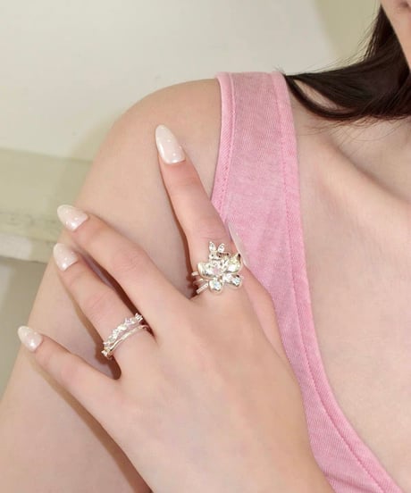Rabbit ribbon ring
