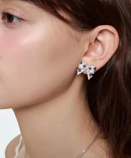 Black petal pierce