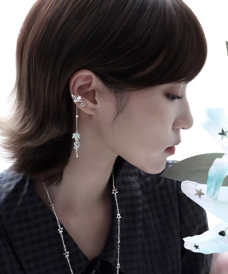 Mist mint lily drop ear cuff