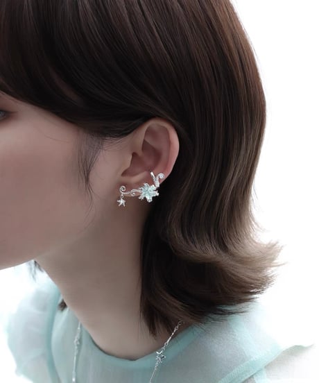 Mist mint lily ear cuff