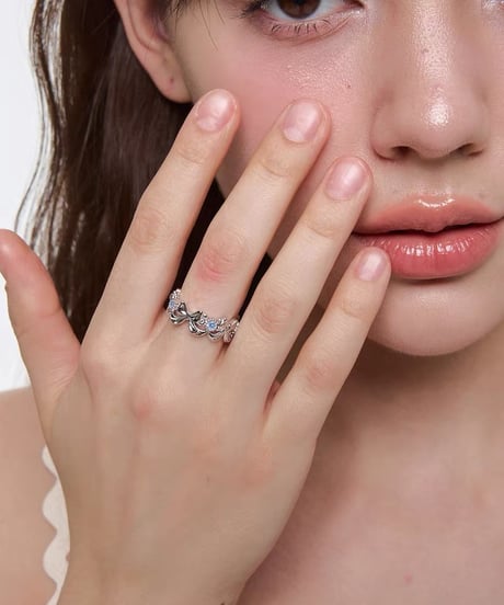 Ribbon parade silver ring