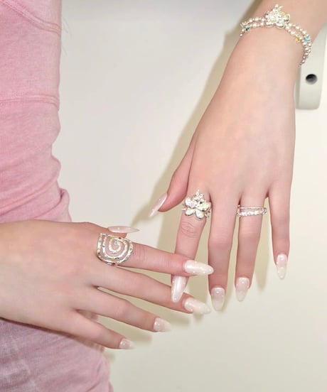 Rabbit ribbon ring