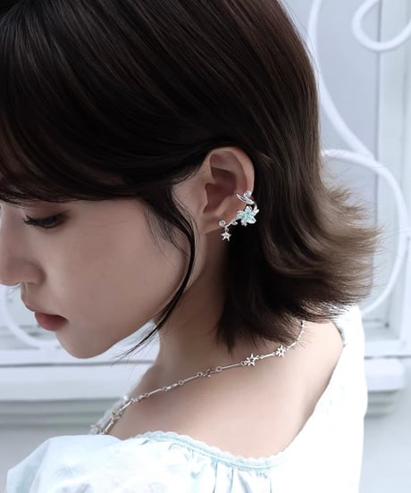 Mist mint lily ear cuff
