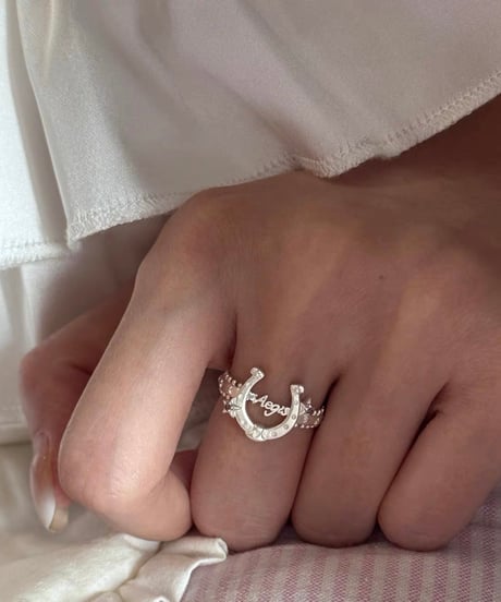 Horse shoe star ring