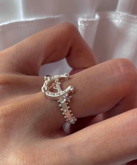 Horse shoe star ring