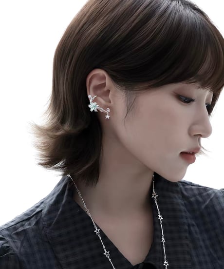 Mist mint lily ear cuff