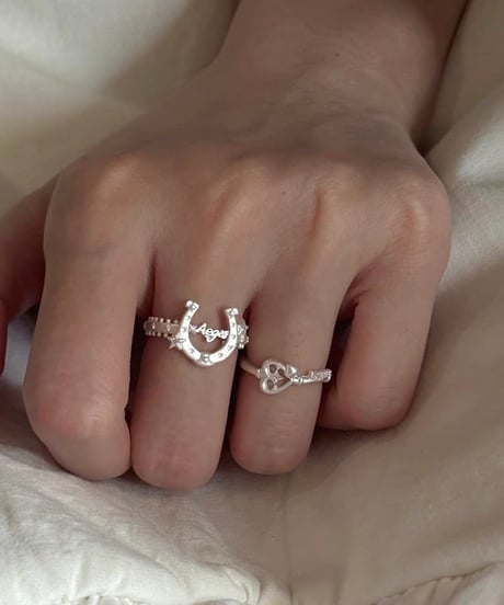 Horse shoe star ring