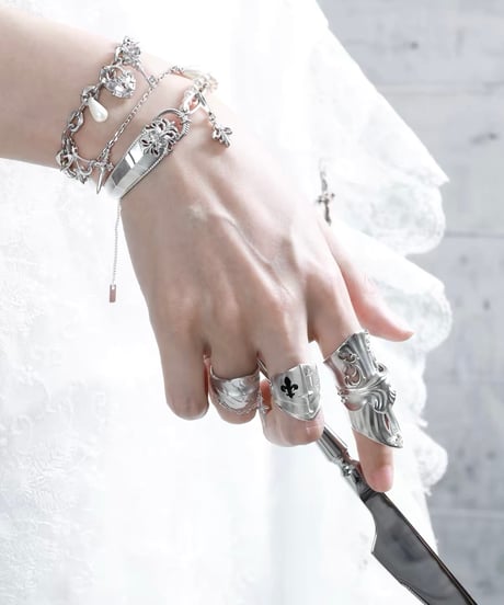 Knight’s relic finger cot ring