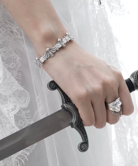 Knight’s relic charm ring