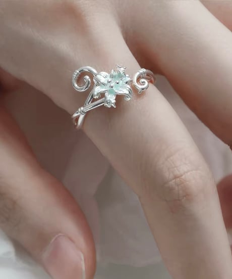 Mist mint lily ring