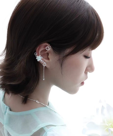 Mist mint lily roll ear cuff