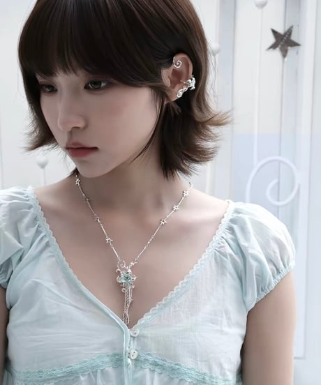 Mist mint lily roll ear cuff