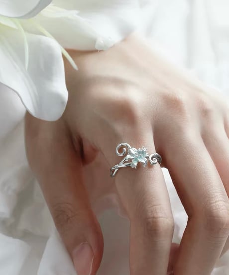 Mist mint lily ring