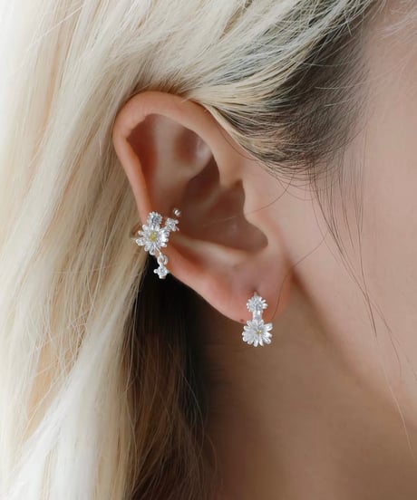 Daisy bloom ear cuff