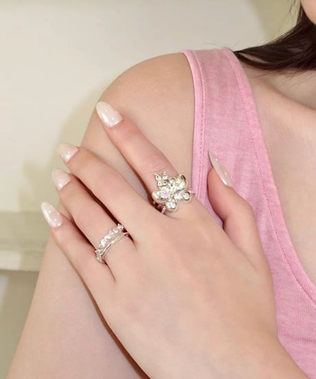 Rabbit ribbon ring