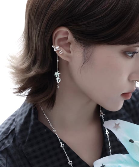 Mist mint lily drop ear cuff
