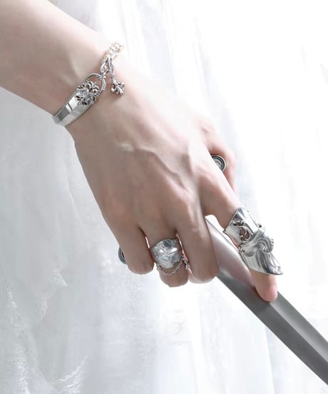 Knight’s relic charm ring