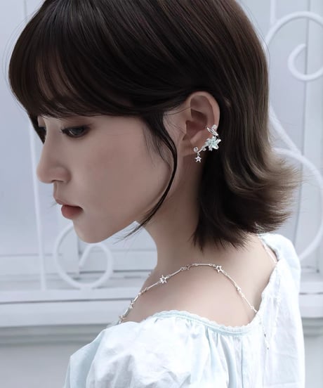 Mist mint lily ear cuff