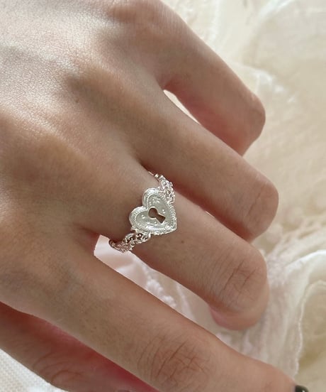 Heart padlock ring