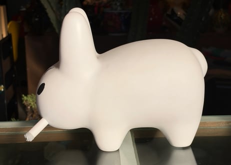 Kozik x kidrobot スモーキンラビット 10インチ ホワイト アートトイ