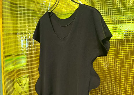 ISSEY MIYAKE（イッセイミヤケ） ウェーブサイド ノースリーブニットトップス