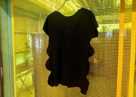 ISSEY MIYAKE（イッセイミヤケ） ウェーブサイド ノースリーブニットトップス