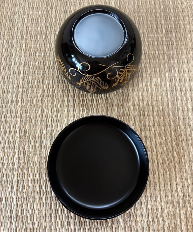 美品】茶箱用 平棗 若松に唐草 黒/金彩 樹脂製 | ginyoudo