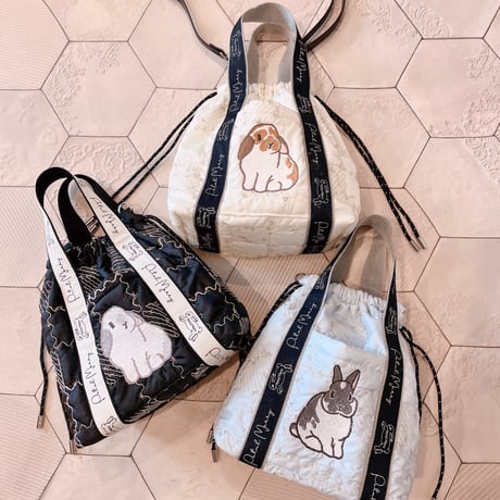 【10月後半お届け_オーダー受付】ラビット刺繍ラメキルティング巾着バッグ