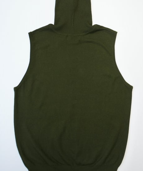 high neck no sleeve knit
