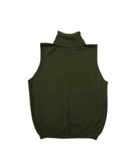 high neck no sleeve knit