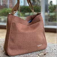 新作Round camel