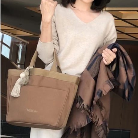 UNIVERSALトートバッグ キャメル　※タッセルチャーム付
