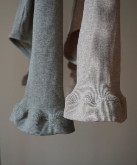 AS YET UNNAMED. / THE FLARE SLEEVE CUT&SEWN (2 COLORS)