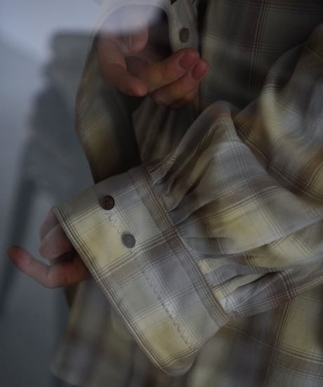 JöICEADDED / Tucked Sleeve Zigzag Shirt (2 COLORS)