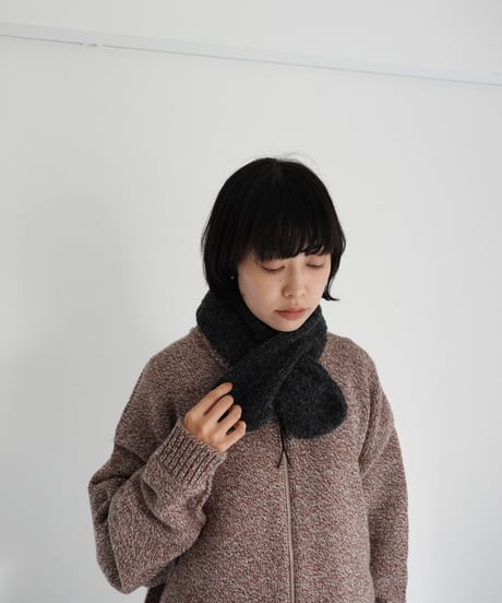 YULA /  HAND KNIT MUFFLER (2 COLORS)
