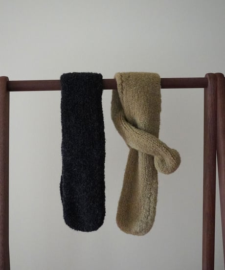 YULA /  HAND KNIT MUFFLER (2 COLORS)