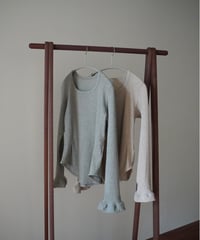 AS YET UNNAMED. / THE FLARE SLEEVE CUT&SEWN (2 COLORS)
